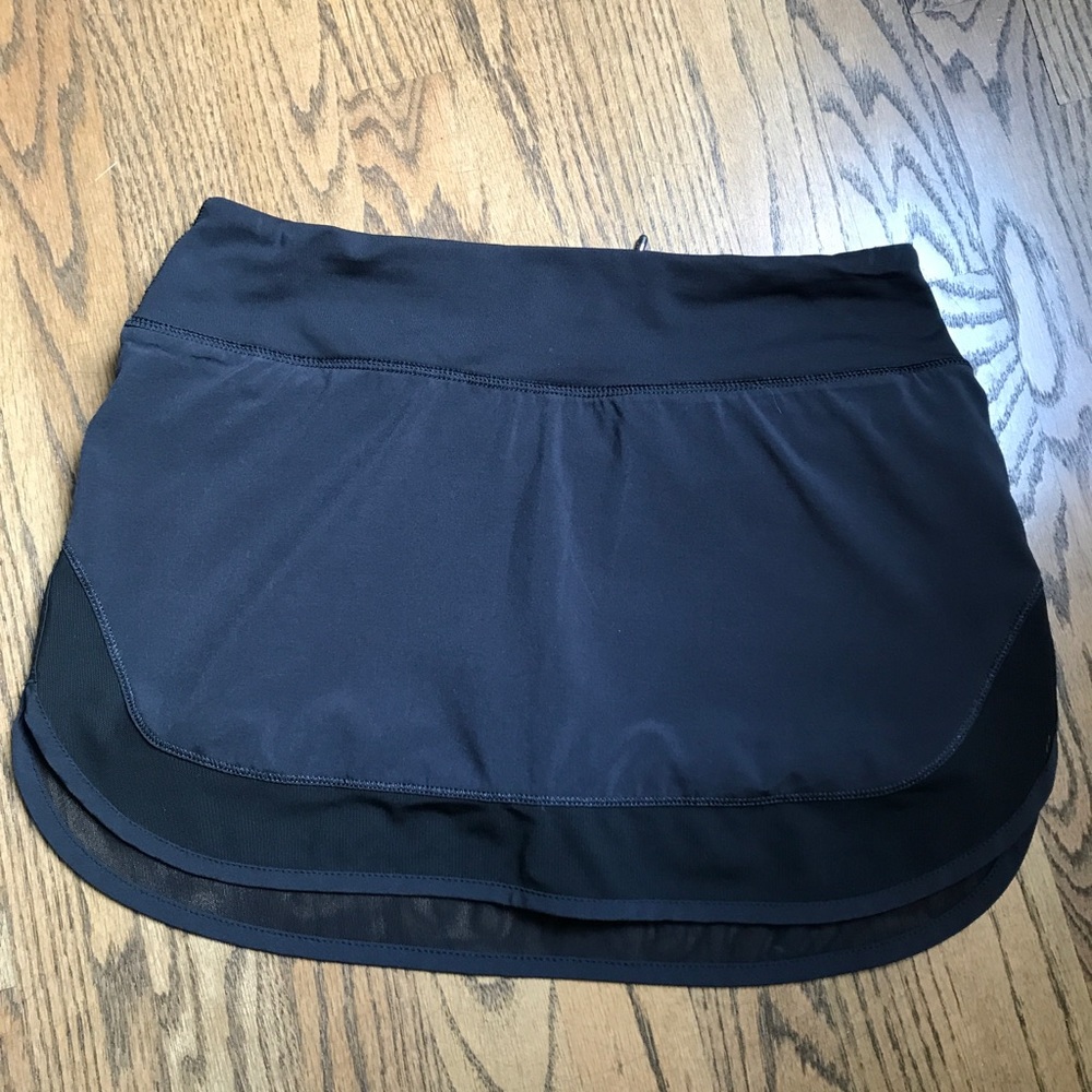 Size 4 black hotty hot skirt